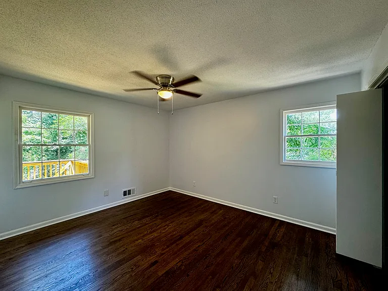 213 Rhodes Dr — Photo 12