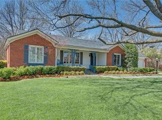 1810 Dorchester Pl, Nichols Hills, OK 73120