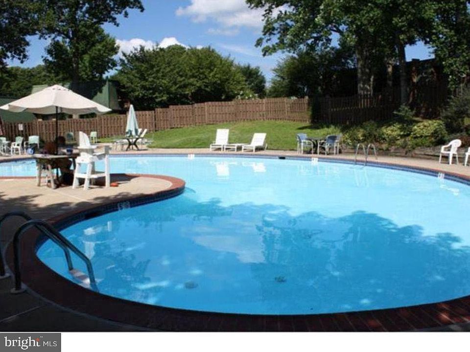 1st image of 629 Meadowview Ln #629