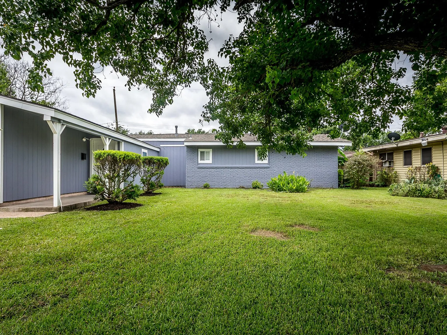 4 bed, 2.0 bath, 1350 sqft, $1,850 — Photo 2
