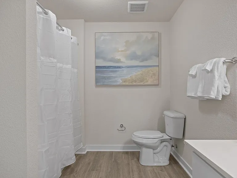 Harbor Village Apartments — Photo 7