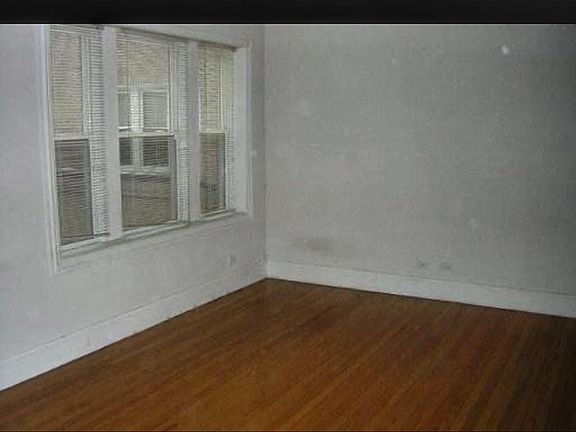 2nd image of 6317 N Artesian Ave APT 1E