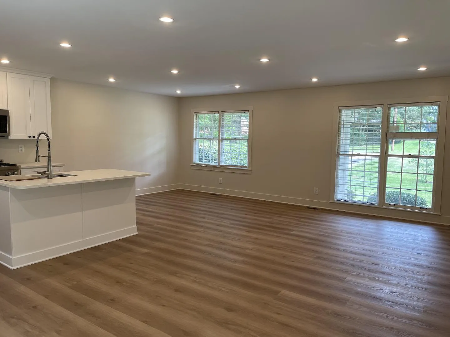 712 E Magnolia Ave — Photo 3