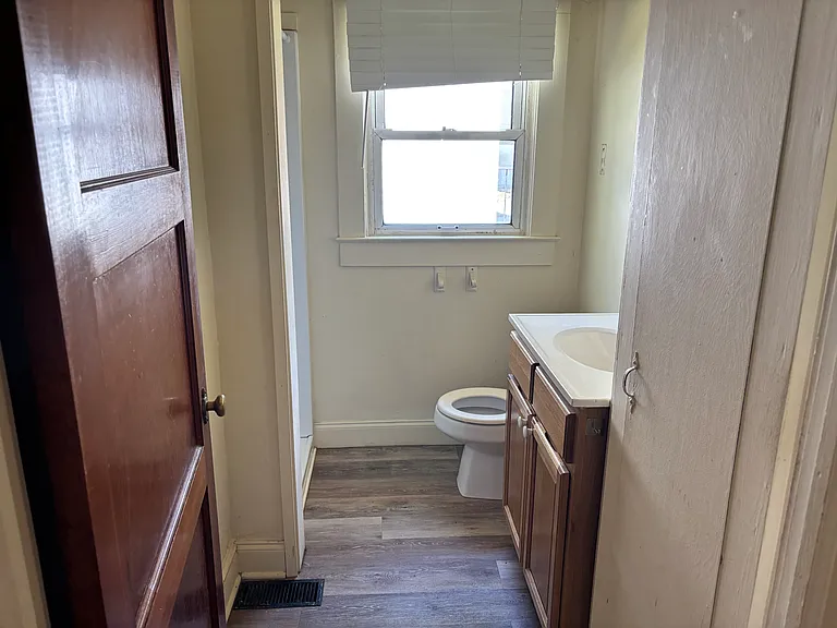 323 W Allen St #319 — Photo 9