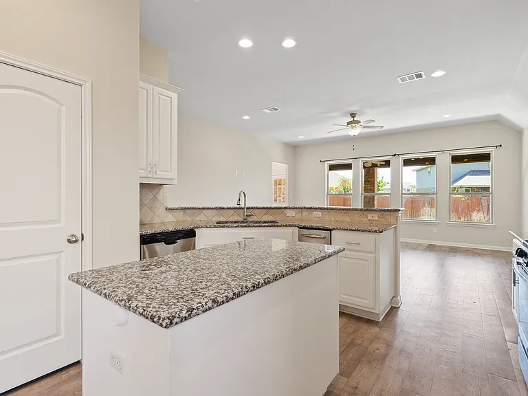 2428 Granite Hill Dr — Photo 36