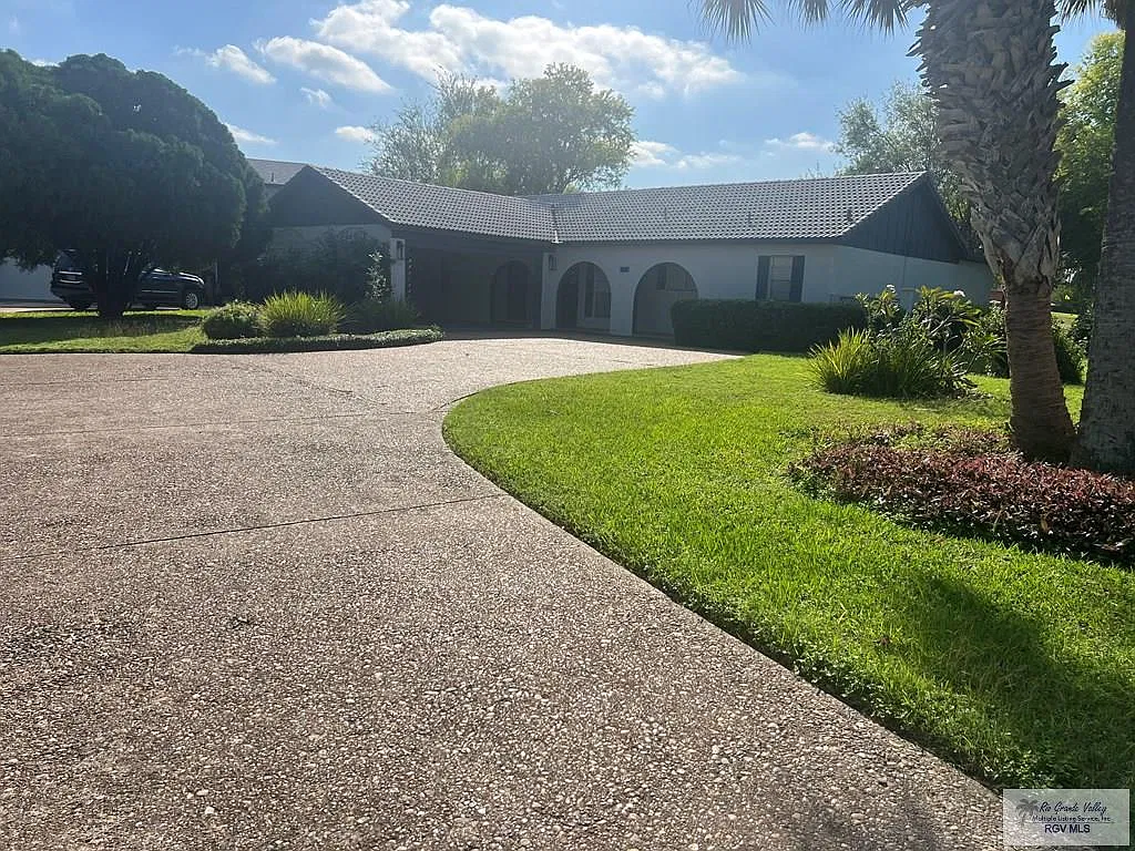 2 bed, 2.0 bath, 1840 sqft, $1,800 — Photo 3