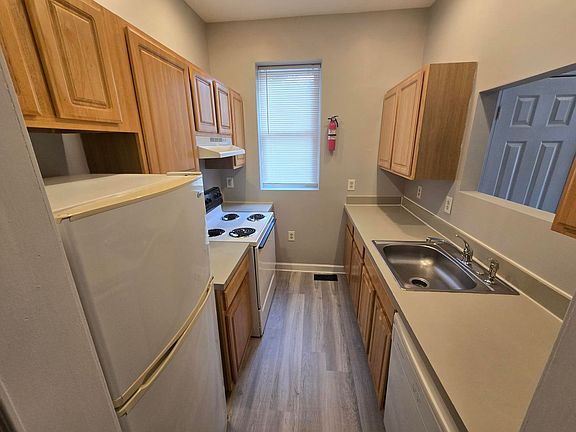 5th image of 201 N Ellwood Ave #A