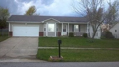 4 bed, 1380 sqft, $1,700 — Photo 2