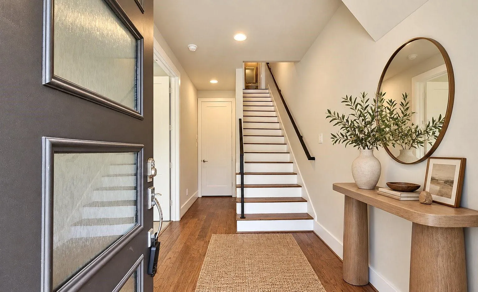 3 bed, 3.5 bath, 2032 sqft, $3,400 — Photo 2