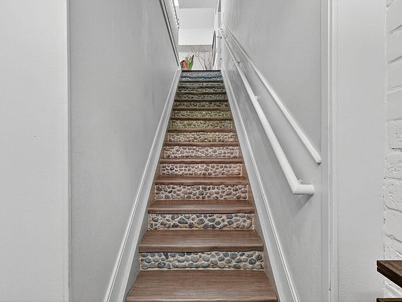 4th image of 1679 SE Pomeroy Street #2-1