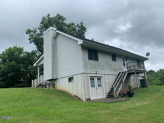 3rd image of 340 Bell Ln