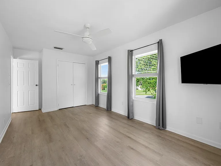 1468 Northampton Ter — Photo 17