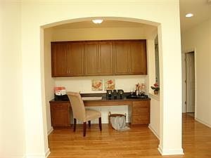 4th image of 19 Glen Meadow Dr