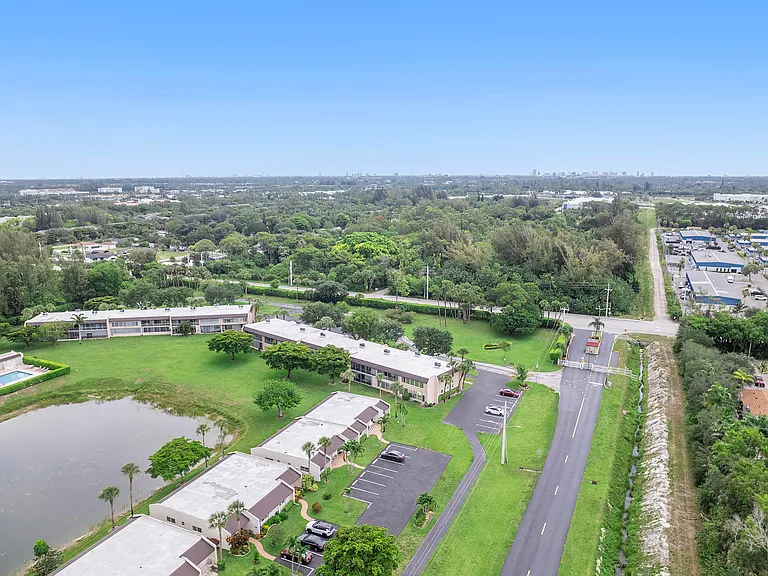 118 Lake Constance Dr — Photo 20