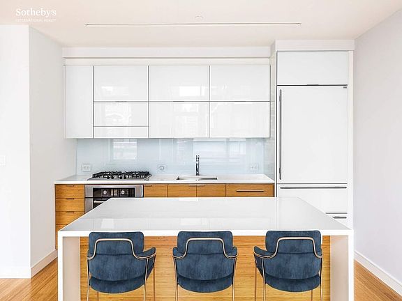 4th image of 303 E 33rd St Ph A