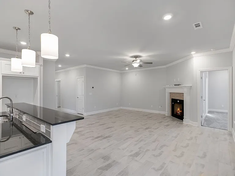 500 Piper Ln — Photo 8