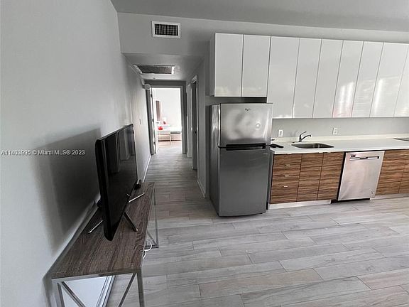 3rd image of 820 15th St APT 205