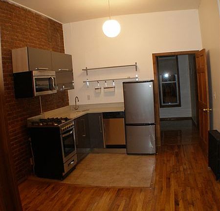 5th image of 599 Willoughby Ave