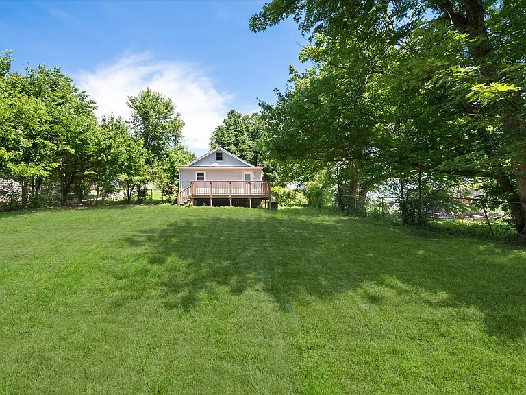 123 E Main St — Photo 30