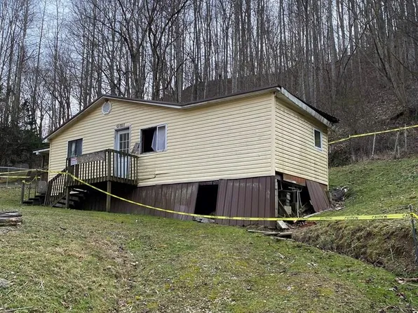 711 Frog Pond Rd, Inez, KY 41224