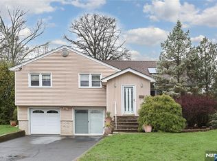 318 Willow Ct, Ridgewood, NJ 07450