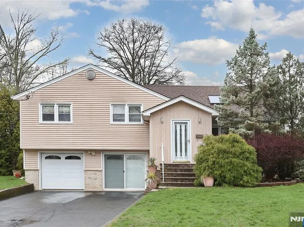 318 Willow Ct, Ridgewood, NJ 07450