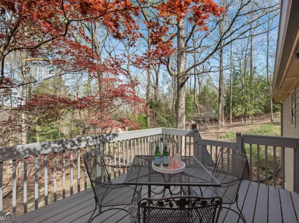 126 E Lake Dr, Roswell, GA 30075