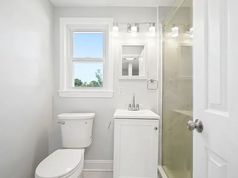 5204 Lackawanna St — Photo 15