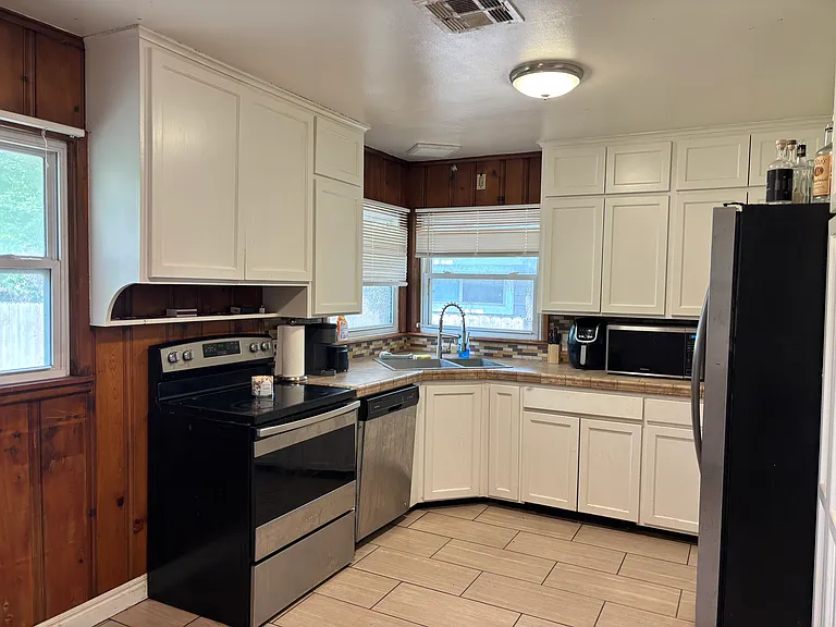 1230 Caddell Ln — Photo 5