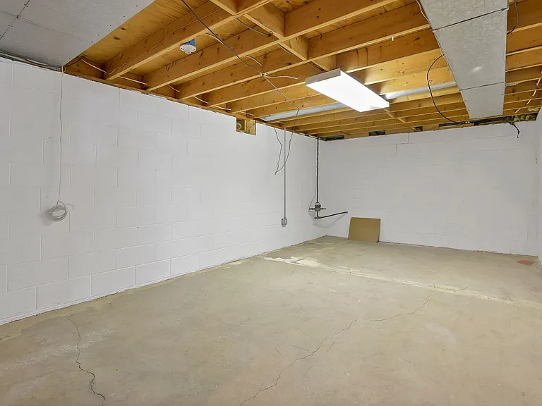 1747 Hightower Dr — Photo 34