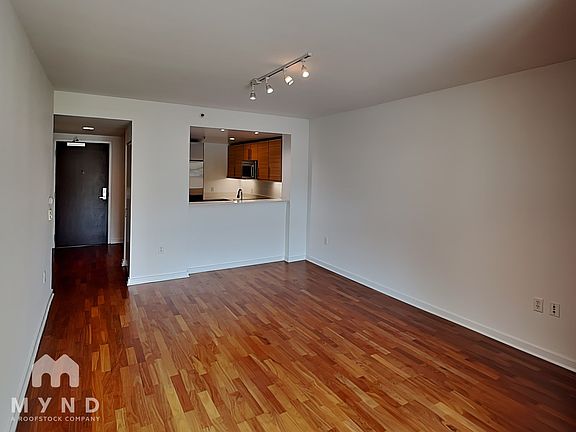 2nd image of 555 4th St Unit 425