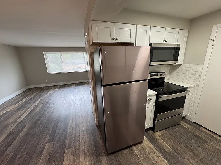 721 Lepere Ave #F — Photo 7