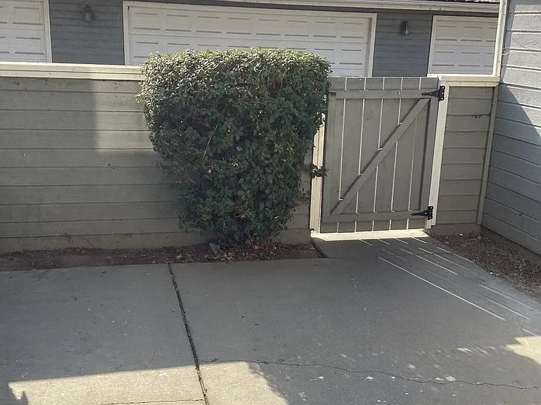 425-431 N Tiffany Dr — Photo 15