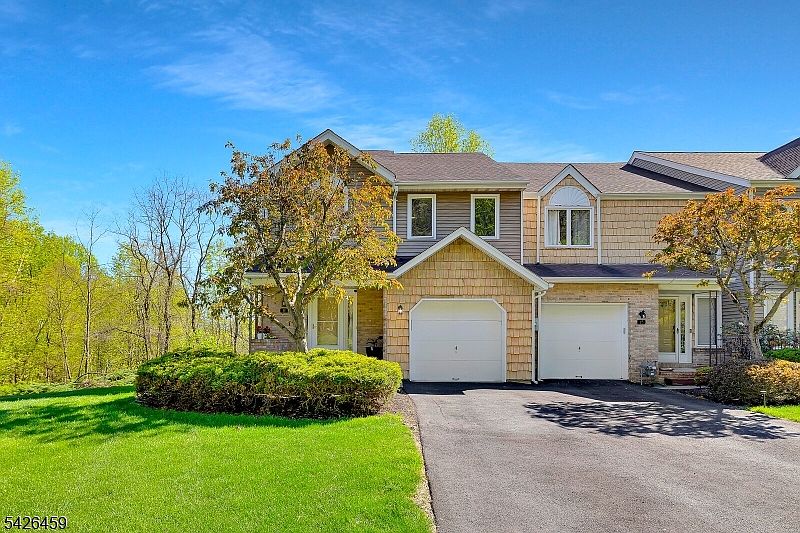 1st image of 11 Edgefield Dr