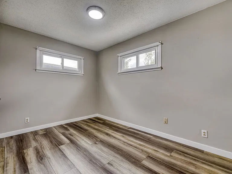 1015 W Longview Ave — Photo 13
