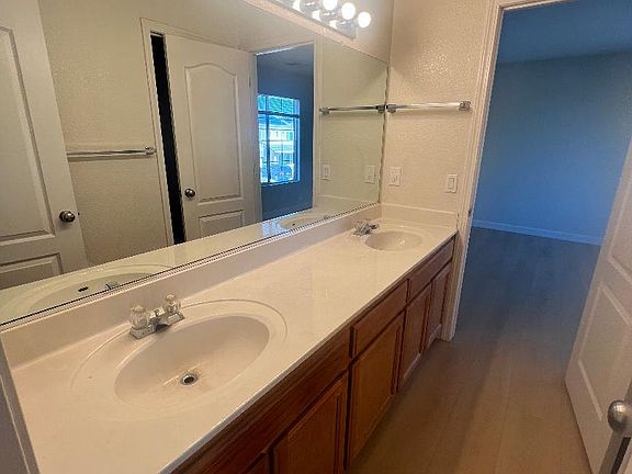 5th image of 30 Diamondwood Ct