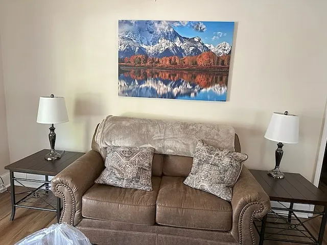 2 bed, 1098 sqft, $1,975 — Photo 3