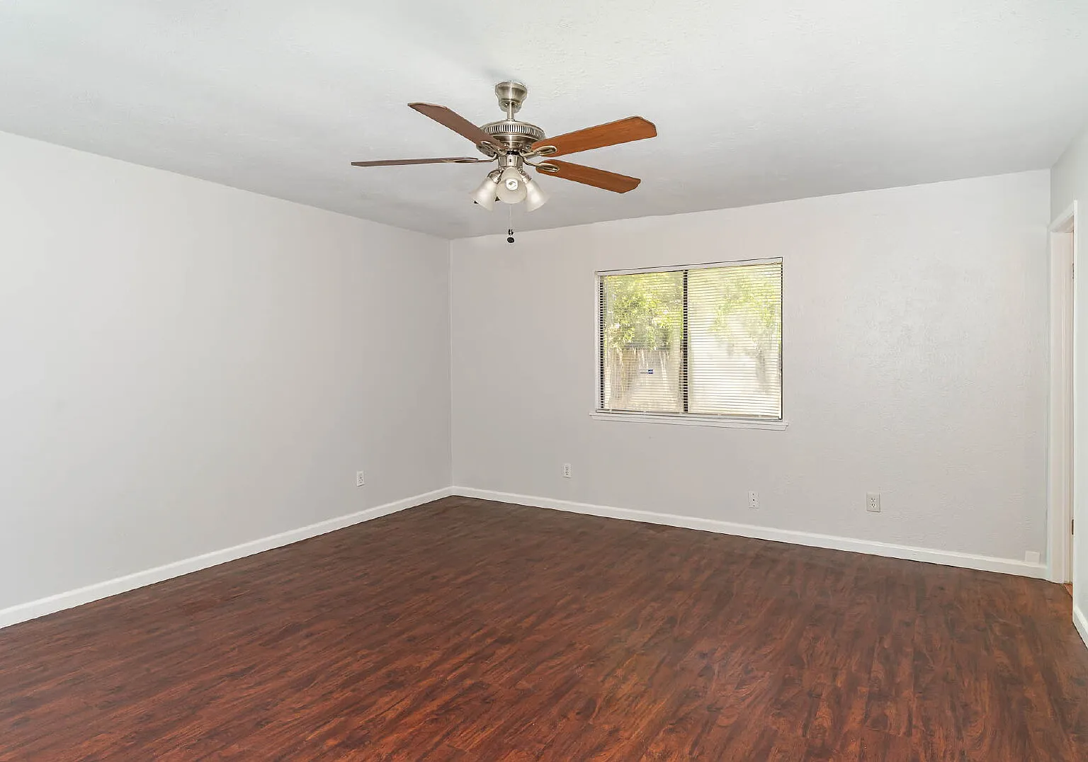 3 bed, 2.0 bath, 1715 sqft, $2,000 — Photo 1