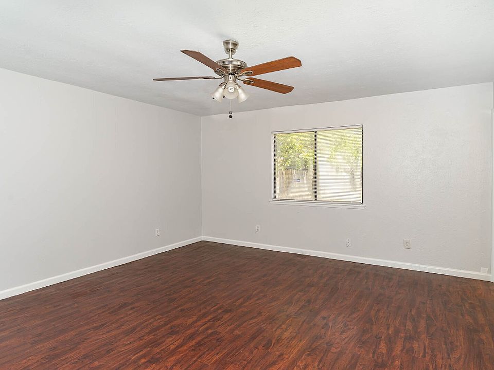 1st image of 4220 Yellowleaf Dr