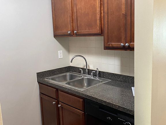 5th image of 125 Forest Ave APT 3205