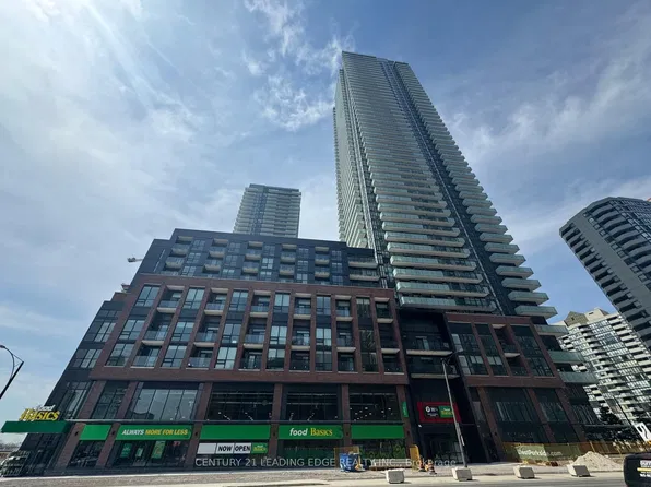 430 Square One Dr #2202, Mississauga, ON L5B 0E2
