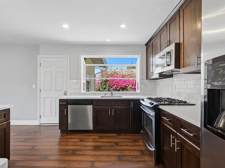 222 Indio Dr — Photo 12