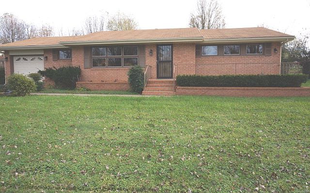 1st image of 1706 Valley Dr