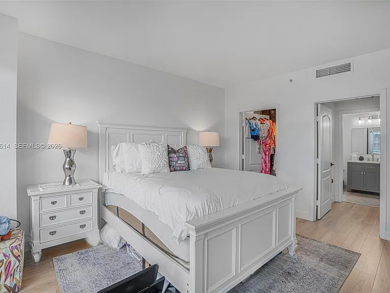 500 NE 29th St #706 — Photo 19