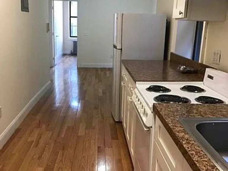 218 E 27th St #18 — Photo 2