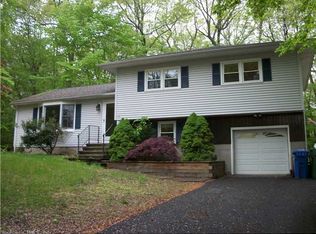 17 Fairlawn Ave, East Hampton, CT 06424