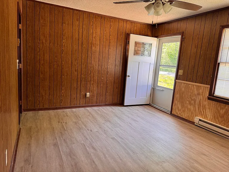 612 Staley St — Photo 5