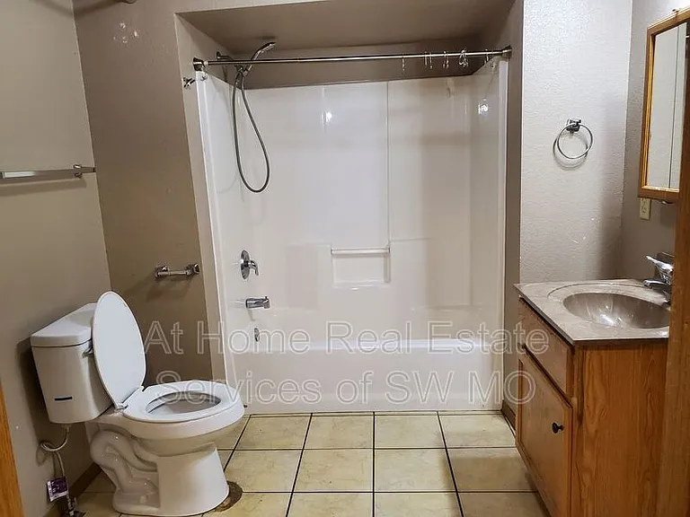 625 W Meadowview Dr #4 — Photo 4