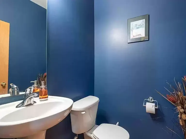 2109 Linden Trl — Photo 5