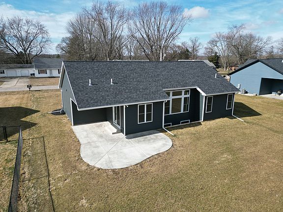 3rd image of 56162 River Shore Ln